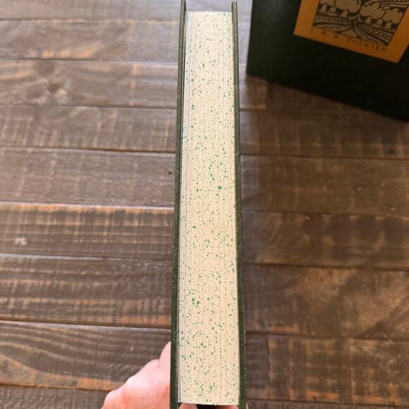 The Hobbit J.R.R. Tolkien Collectors Edition Hardcover Slipcase Green Speckled - Picture 2 of 7